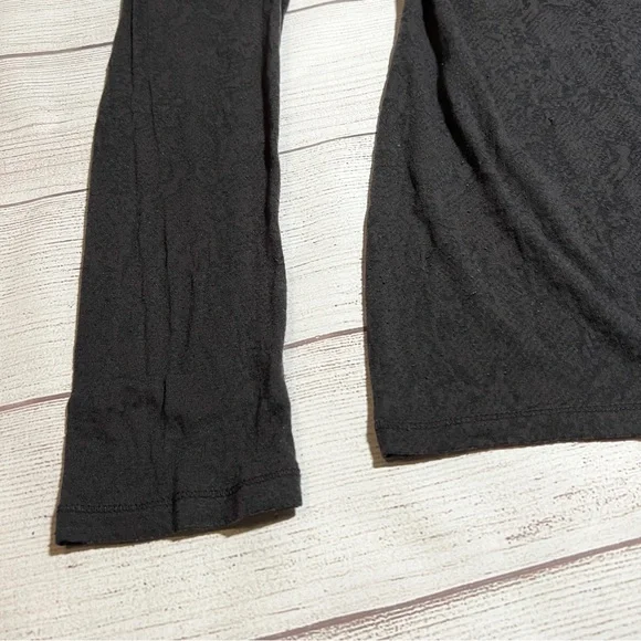 EXPRESS Basic Sheer Print Long Sleeve Top in Gray - Picture 5 of 12